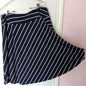 Large navy Talbots stretchy skirt white rope design